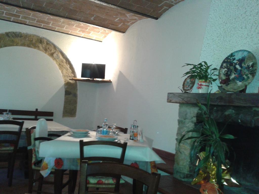Agriturismo Santa Chiara Pomarance Bagian luar foto