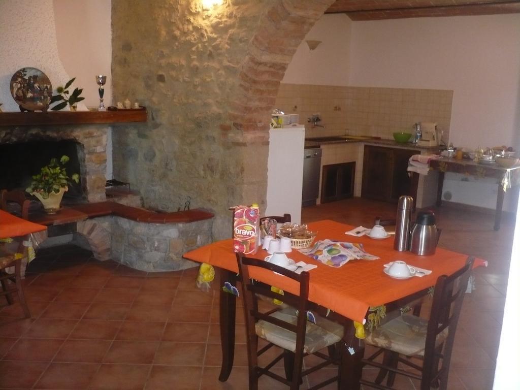 Agriturismo Santa Chiara Pomarance Bagian luar foto